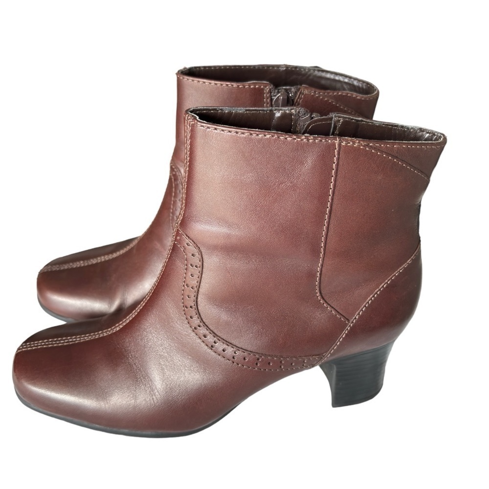 Clarks block heel ankle boots Booties Brown side zipper size 5 comfort Boot